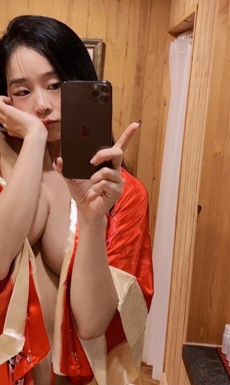 Ninibae model top photos