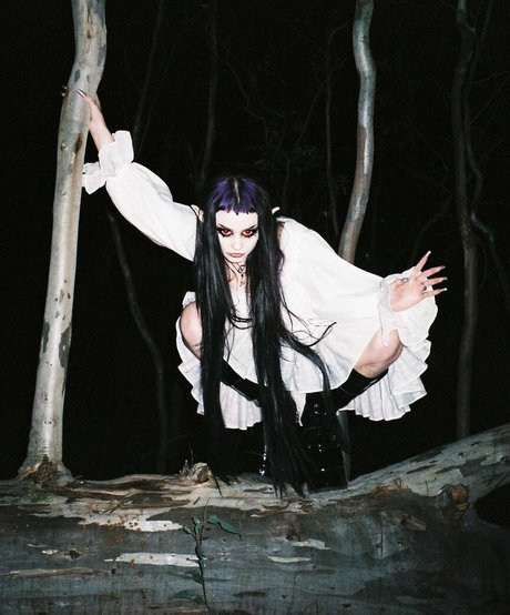 Zheani Sparkes naked model pic