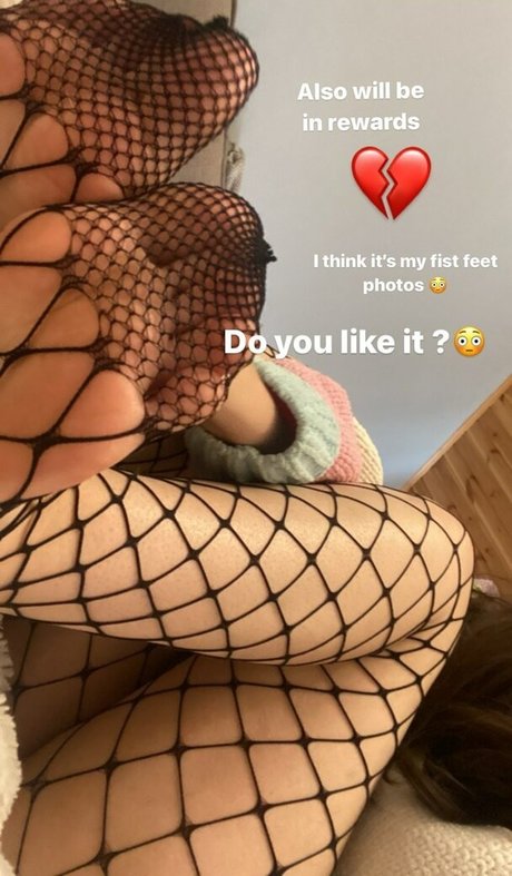 Kittew nude model image