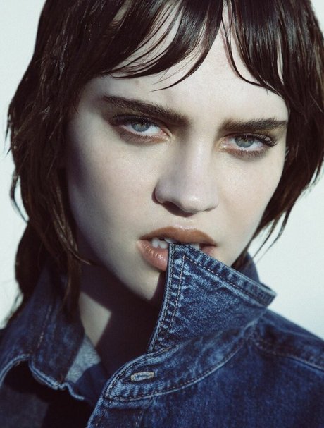 Sophie Thatcher model nude images