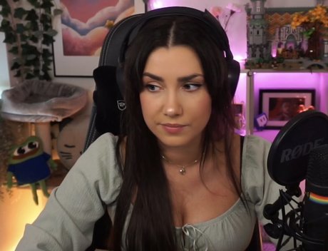 yabbe nude star photos