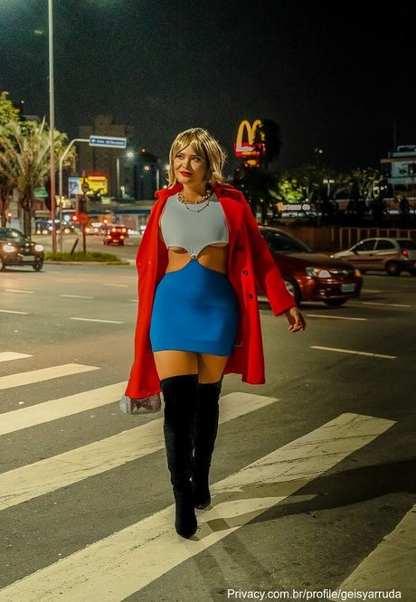 lesbian kissing onlyfans art xxx gallery