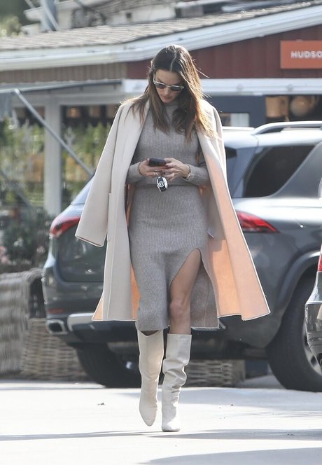 Alessandra Ambrosio hd pornstar pictures