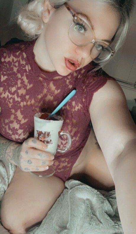 theamputeebitch sexy model pics
