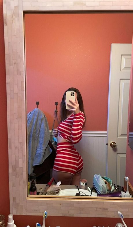 thickles model naked images