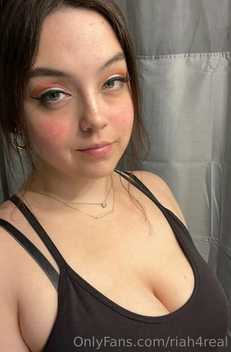 riah4real model exclusive picture