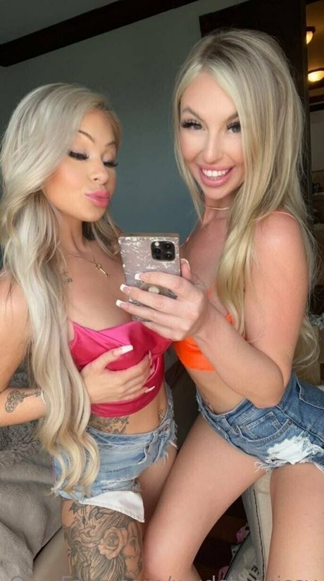 huge shemale onlyfans exclusive image