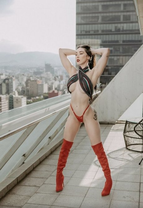 Danik Michell model pretty image