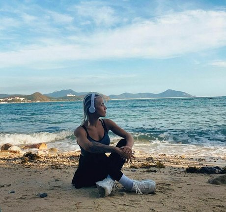 Veta George Models hd model image