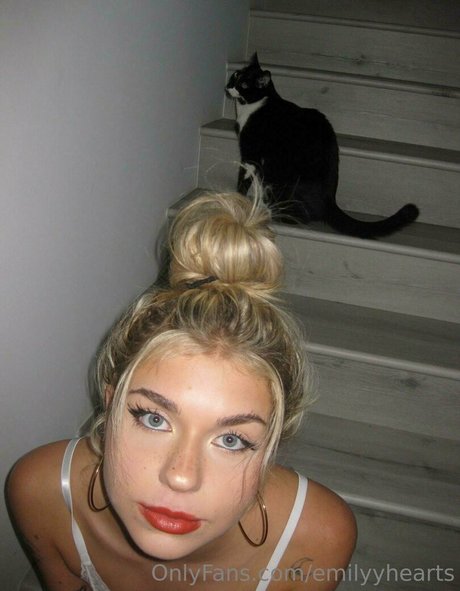 emilyyhearts free actress photo