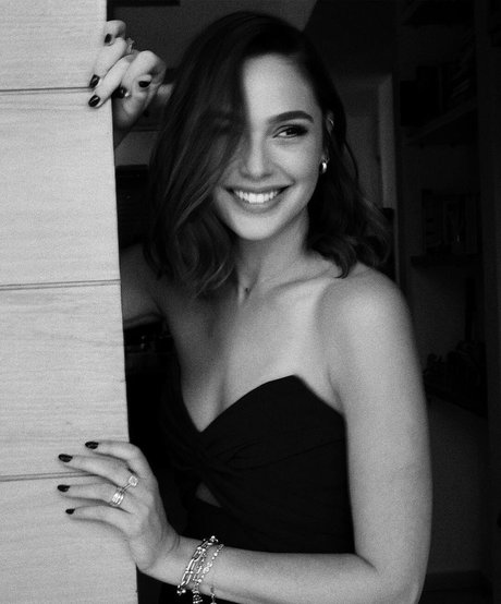 gal gadot model free pic