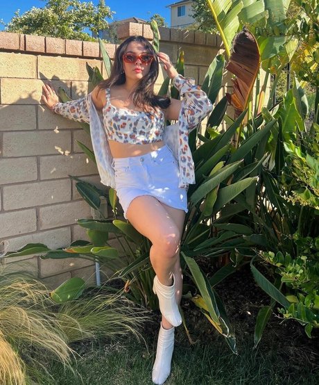 Isabella Gomez top star galleries