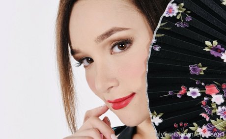 Ellie Leen pretty star photo