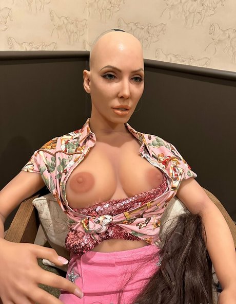 whitney model pornographic pictures