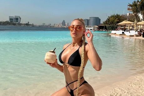 j touni nude star picture