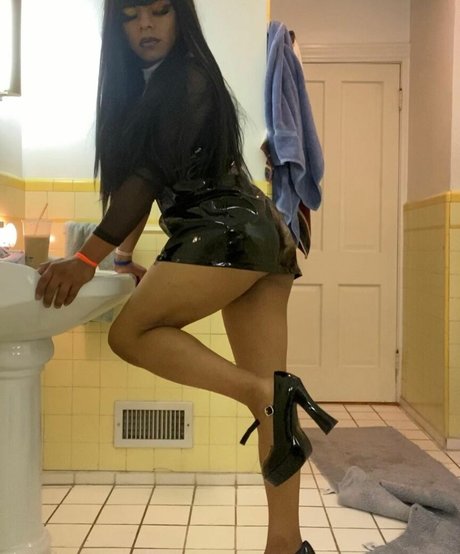 Alexiacdgirl hot model pictures