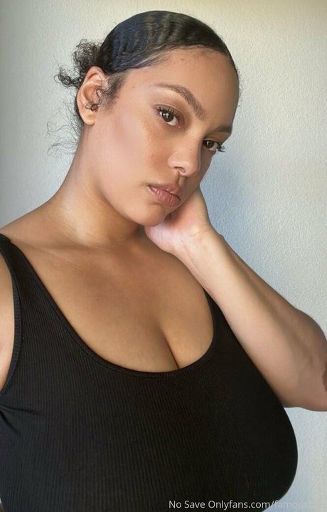 famousaria perfect model pics