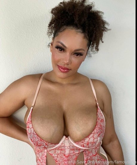 famousaria free star photos