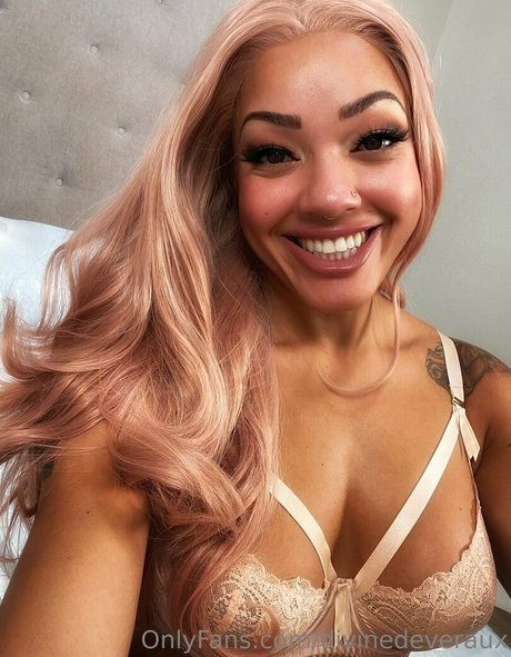 divinedeveraux exclusive model picture