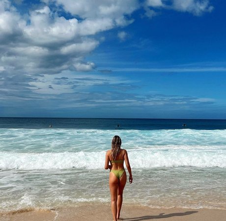 Katrina Bowden pornstar nudes archive