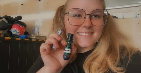 sleepy hneybee art model photos