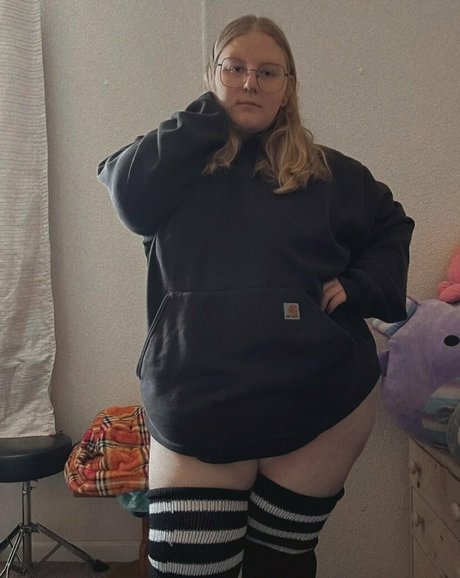 sleepy hneybee naked model galleries