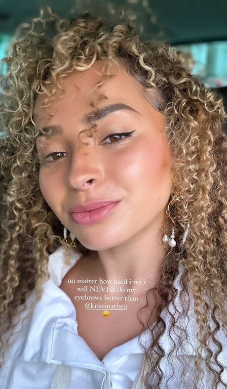 Ella Eyre xxx pornstar img