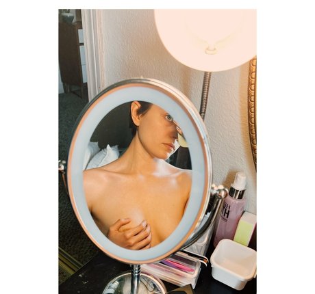 Girl On Cinema beautiful actress photo