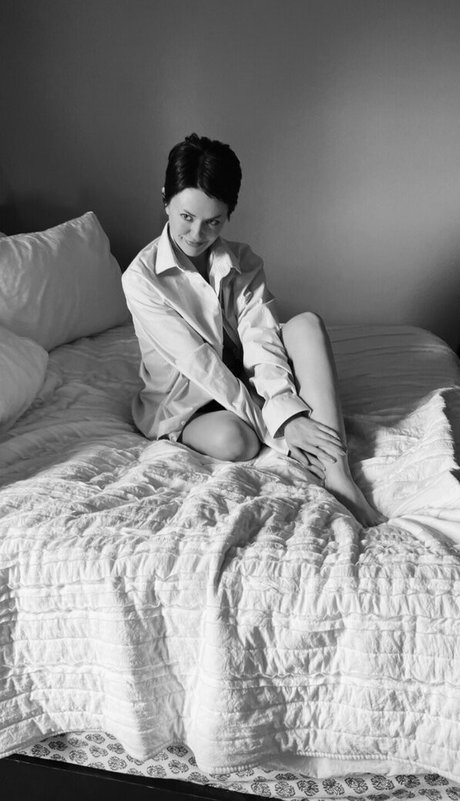 Girl On Cinema pretty actress img