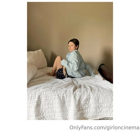 female midget onlyfans pornographic pic