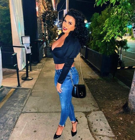 Joy Taylor pretty model galleries