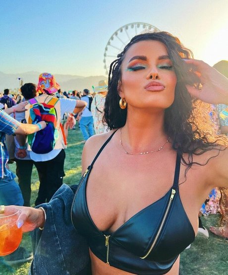 Joy Taylor best model photo