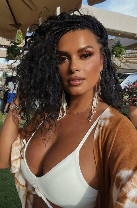 muscle trans onlyfans pornographic images