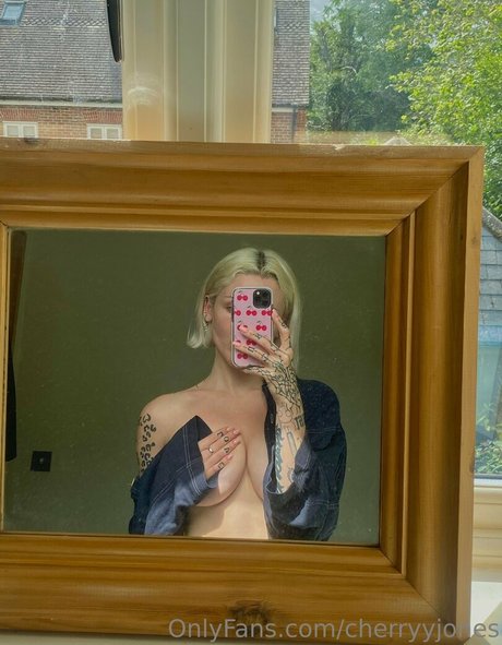 cherryyjones star erotic pic