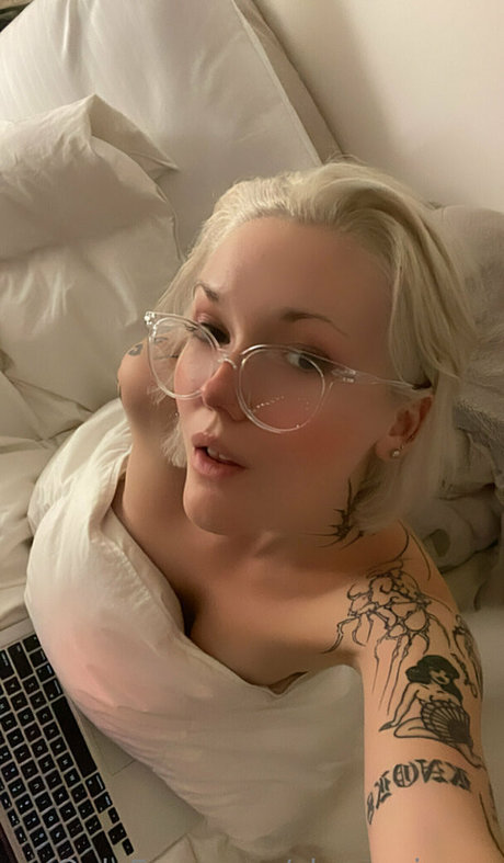 cherryyjones hot actress galleries