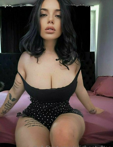 japanese schoolgirl onlyfans top photo