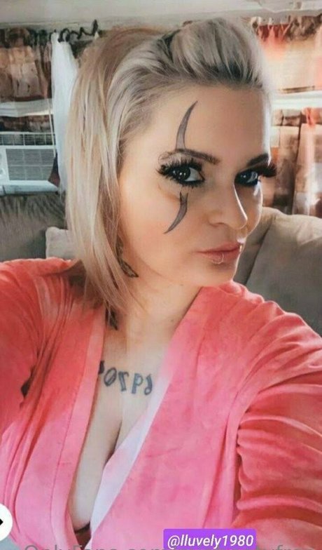 miabootyfree model pornographic images