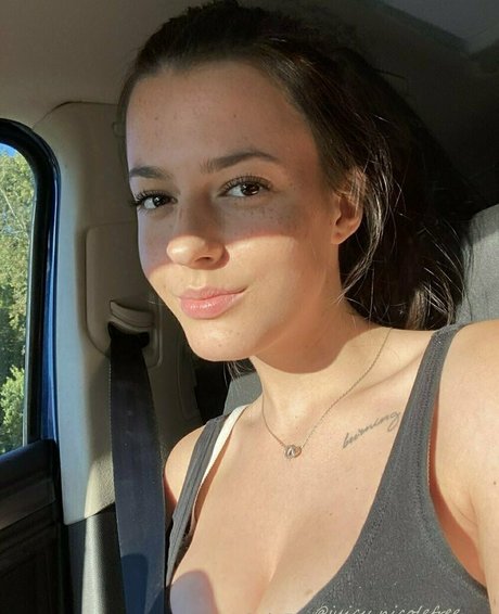 miabootyfree erotic actress picture