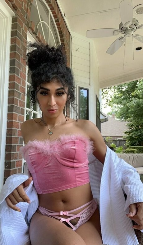 Tlavont actress picture