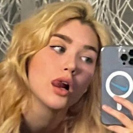 huge shemale onlyfans pornographic img