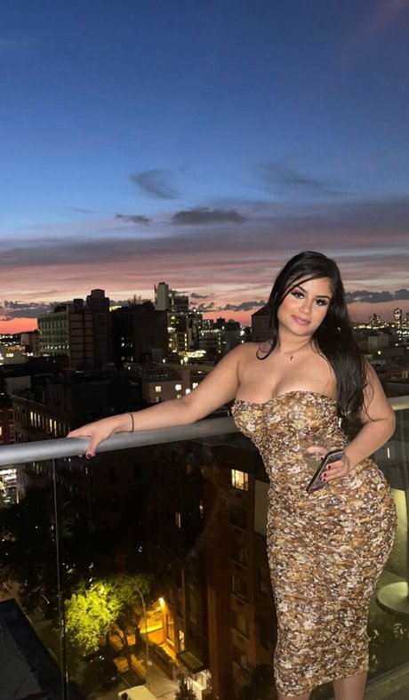 shegotdesiress erotic star photo