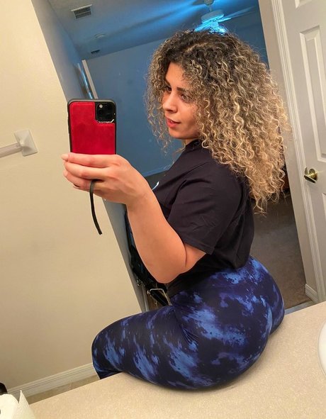 JustYeliz sexy star img