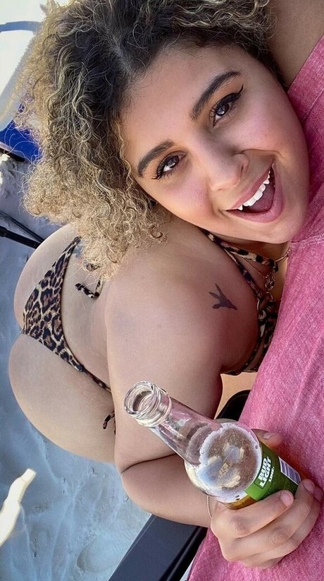 tiny onlyfans nudes image