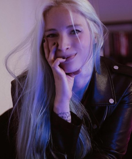 Giulia Henne pornstar sexy pictures