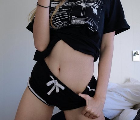 sniffyou nudes actress galleries