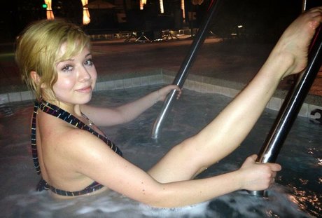 Jennette McCurdy free pornstar gallery