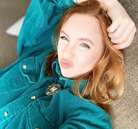 Megan Everett porn model gallery