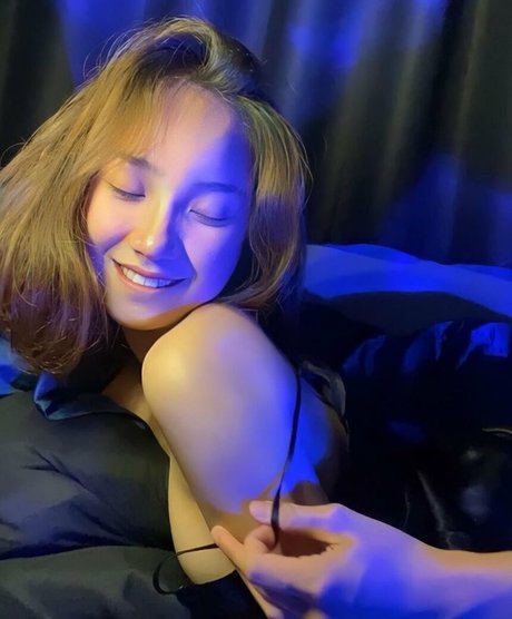 Unijung pretty pornstar gallery