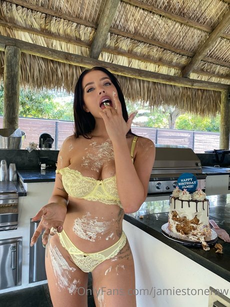 Jamie Stone model hd img