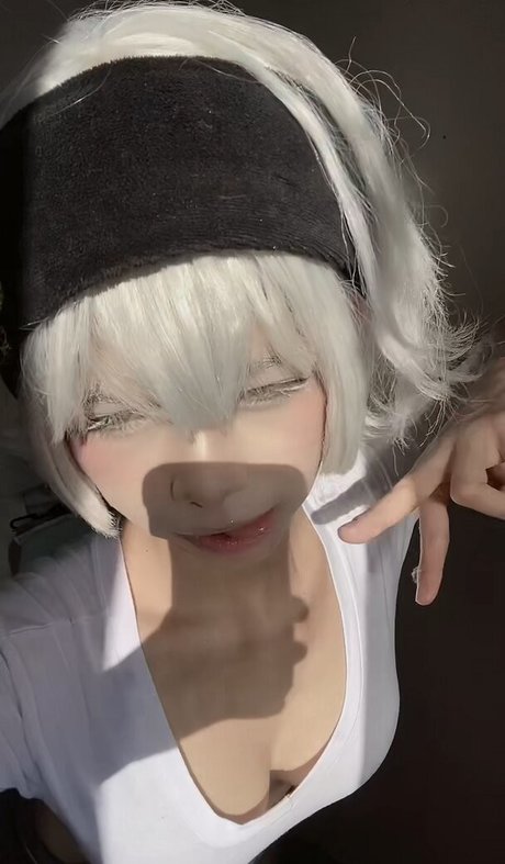 Vamp car nice actress pic